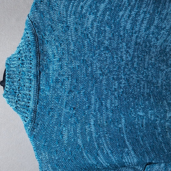 Woman's long sleeve knitted sweater - Picture 5 of 6